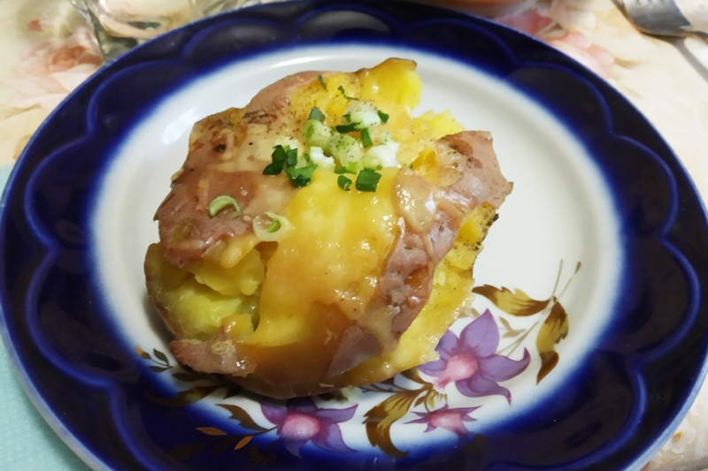 Картофель запеченный под сыром