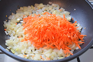 Подготавливаем морковь