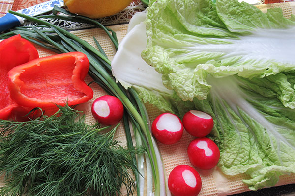 Подготавливаем овощи и зелень