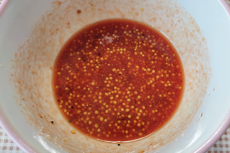 Приготовление медово-горчичного соуса