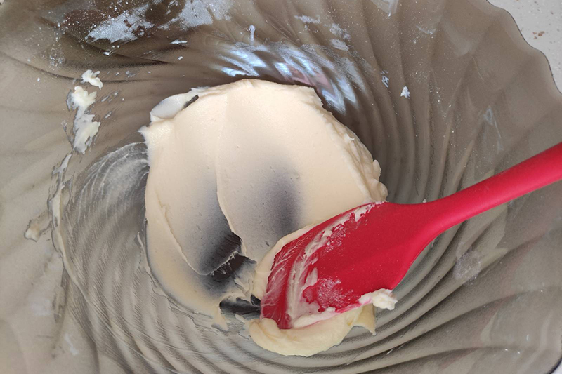 Приготовление песочного слоя пирога